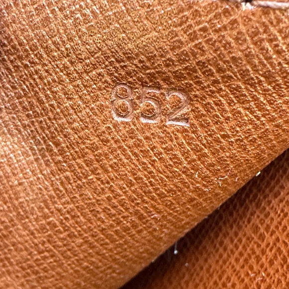 LOUIS VUITTON DAMME POCHETTE GM 🌟AUTHENTIC 🌟 - Picture 15 of 16
